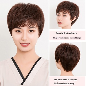 Perruque <span class=keywords><strong>Courte</strong></span> Texturée pour <span class=keywords><strong>Femme</strong></span>, <span class=keywords><strong>Coiffure</strong></span> Complète pour Mères, Femmes d'Âge Moyen et Personnes Âgées, avec Volume Accru et Bonnet - Product Image 2