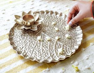 Plateau de service en aluminium avec porte-bougie chauffe-plat pour la décoration de la maison, les célébrations de festivals, plateau en métal, table centrale, Rakhi, occasions alimentaires - Product Image 3