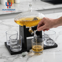 Decantador de whisky de vidrio artesanal de 1000 ml con forma de balón de fútbol y 4 vasos de whisky con base de balón de fútbol para licor, vodka, whisky y ron