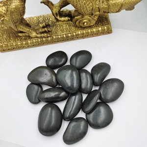 Artisanat en pierre de rivière pavée faite à la main polie en noir avec gravure et sculpture personnalisées pour les cadeaux et les décorations de style amoureux - Product Image 5