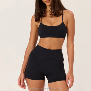 Set Yoga 2 Pezzi Personalizzato ad Alta Elasticità, Reggiseno Sportivo con Incrocio sulla Schiena e Pantaloncini Invisibili Arricciati per Palestra - Product Image 1