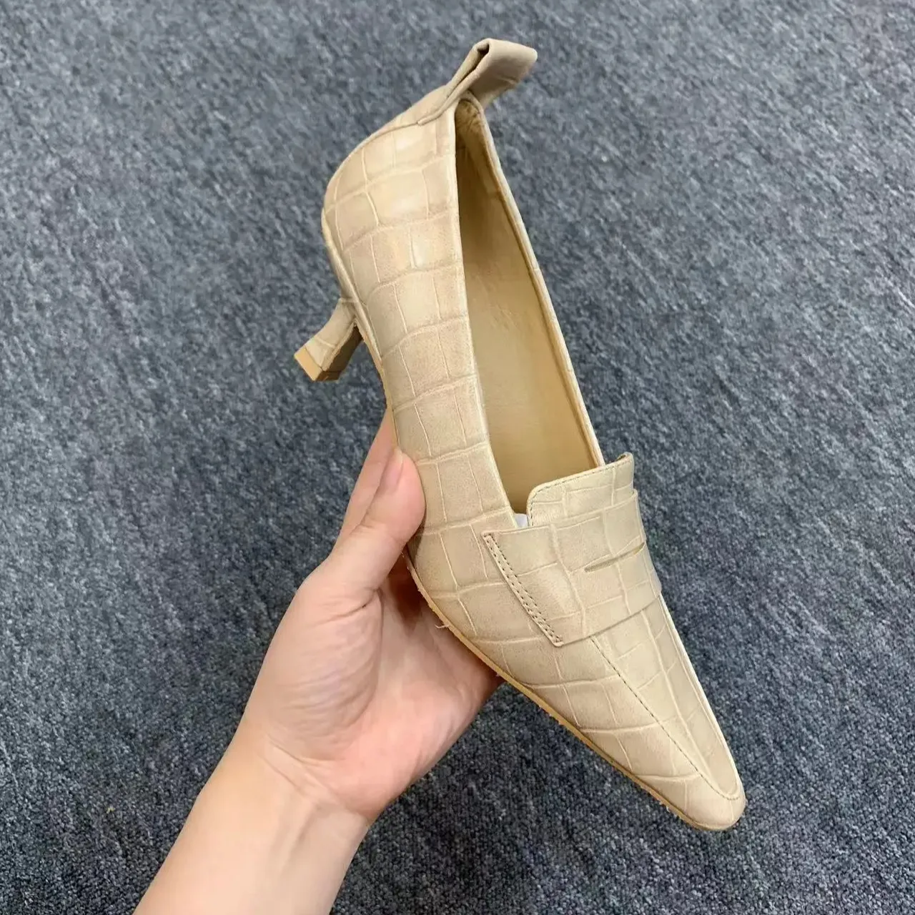 Fábrica al por mayor diseño puntiagudo tacones de las señoras de las mujeres zapatos de tacón alto elegantes las señoras de zapatos de tacón medio