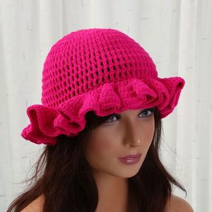 Chapeau Bob en Crochet Fait Main pour Femme, Impression Numérique, Idéal pour l'Hiver et les Voyages, Vente en Gros - Product Image 2