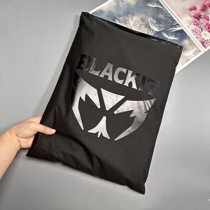 Chất Lượng Cao Tùy Chỉnh Quần Áo Bao Bì Túi Logo Mang Nhãn Hiệu <span class=keywords><strong>Ziploc</strong></span> Đen Frosted Túi Cho T Áo Sơ Mi May Mặc Nhựa Trượt Dây Kéo Túi - Product Image 5