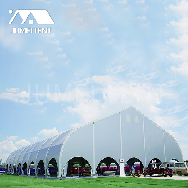 Изогнутая палатка с алюминиевой конструкцией для склада