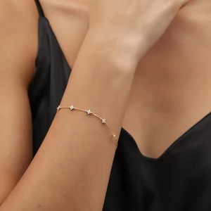 Pulsera de Trébol de Cuatro Hojas, Cadena de Aleación de Zinc Dorada, Joyería, Regalo para Mujer - Product Image 4