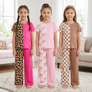 Conjuntos de Pijamas Personalizados para Niñas con Parches, Camiseta de Manga Corta y Pantalones, Atuendos Cómodos e Informales para Estar en Casa - Product Image 1
