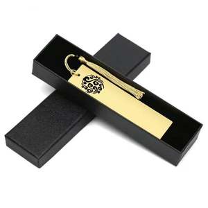 Marque-page en métal gravé personnalisé pour les clubs de lecture - Product Image 2