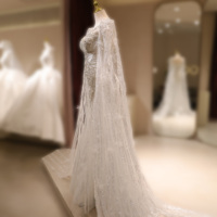 Robe de mariée sirène de luxe grande taille en satin et mousseline, ornée de perles florales, style princesse, avec traîne chapelle
