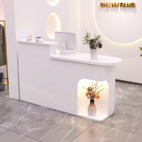 Comptoir de caisse rond en arc de style crème pour magasin de vêtements, petit comptoir lumineux pour salon de beauté, table de réception