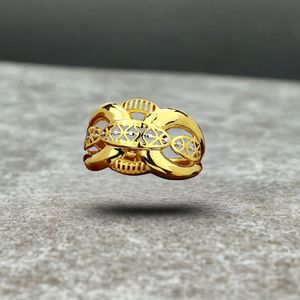 Anillo de Compromiso de Oro de 22K con Baño de Rodio de Primera Calidad para Mujer, Banda de Diseño Intrincado, Joyería Elegante para Novias y Fiestas - Product Image 1