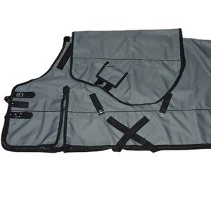 Manta de Invierno para Caballo, Resistente al Agua, Transpirable, de 1200D, con Relleno de Poliéster de 250 GSM, con Solapa para la Cola y Reflector - Product Image 1