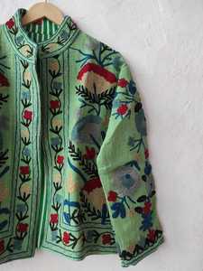 เสื้อแจ็คเก็ตปักลายซูซานีสีเขียวทำมือ ผ้ากำมะหยี่สไตล์อินเดียโบโฮสำหรับผู้หญิง - Product Image 2