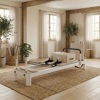 Reformer Pilates Classique en Aluminium Blanc avec Barre de Pied Courbe Certifiée Sécurité, Idéal pour Studios et Salles de Sport à Domicile - Meilleures Ventes