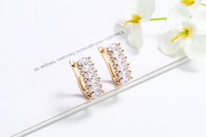 Pendientes de Aro Pequeños de Lujo, Chapados en Oro de 18K, con Circonitas Cúbicas, de Alta Calidad, Antideslustre, en Tendencia - Product Image 2