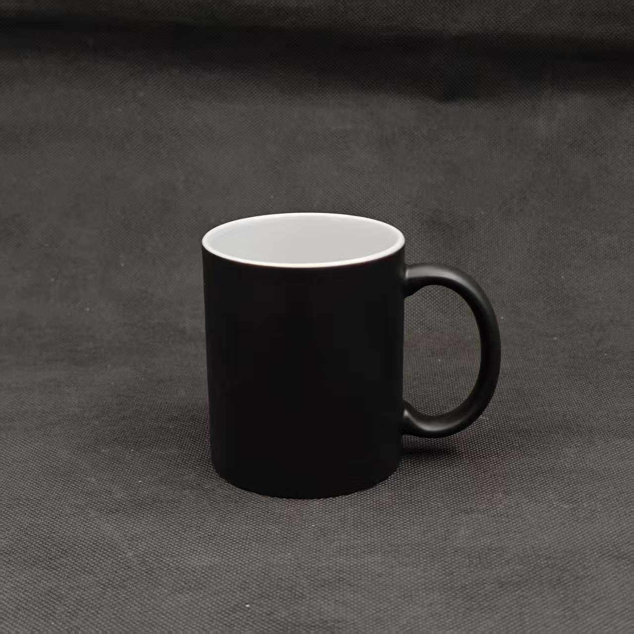 Black turn white round handle