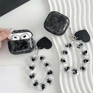 Funda para Auriculares Apple AirPods 4, Diseño de Carcasa Negra IMD con Colgante de Corazón, Funda Protectora Completa Anti-Caídas - Product Image 3