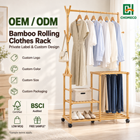 CHOMECO Bamboe Rolbare Kledingrek met Vergrendelbare Wielen Groothandel All-in-One Mobiele Kledingorganizer met Bodemplanken