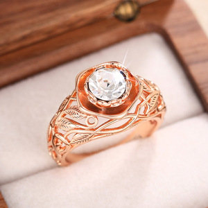 Anello a Forma di Rosa Traforata per Donne, Elegante e Delicato Gioiello da Dito per Uso Quotidiano - Product Image 3