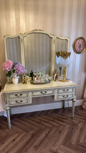 Coiffeuse en bois massif sculpté de style français avec une finition antique et un miroir, convient aux salles de maquillage de la <span class=keywords><strong>chambre</strong></span> à coucher. - Product Image 3