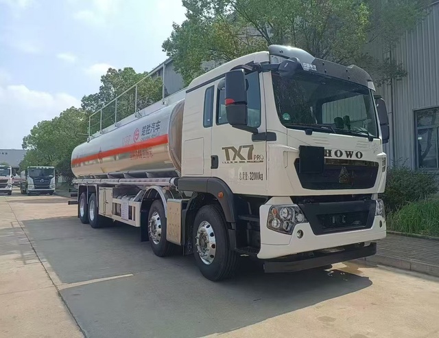 Howo 8x4 Fuel Tank Truck New 15001-30000L Capacity 351-450HP Oil Storage Transportation Metering Refueling Machine Euro2-5