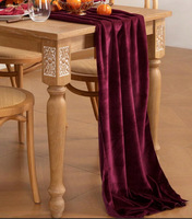 Chemin de table classique haut de gamme en tissu bouclé bordeaux, style artistique, idéal pour les mariages et la décoration intérieure, parfait pour les dîners.