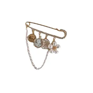 Atacado broches CC de design clássico feminino arco de cristal flor pérola corrente grande joia fivela vintage broche Pin G