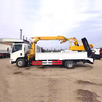 Grue montée sur camion de la marque 4x2 du Japon camion de grue télescopique de boom de 5 tonnes avec l'échelle de rampe