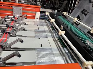 Máquina para Fabricar Bolsas de Plástico de 8 Líneas con Cinta Transportadora - Product Image 2