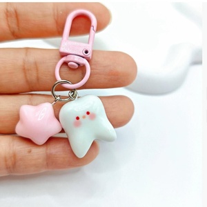 Llavero de resina 3D, colgante de estrella rosa, forma de diente de rubor, llaveros bonitos, llavero de dentista divertido, regalos de clínica Dental, modelo de dientes blancos - Product Image 1