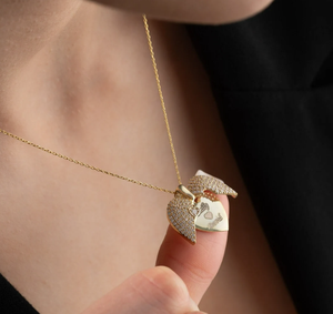 Delicata <span class=keywords><strong>Collana</strong></span> con Ali d'Angelo in Acciaio Inossidabile 18k con Nome Personalizzato e Ciondolo a Cuore <span class=keywords><strong>per</strong></span> Donna Idea Regalo <span class=keywords><strong>per</strong></span> <span class=keywords><strong>Lei</strong></span> - Product Image 2