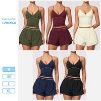Ensemble de yoga TZ9615-6 pour femme : débardeur color-block à col halter et short de fitness à séchage rapide avec poches et volants couvrant les hanches