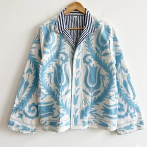 เสื้อแจ็คเก็ตกำมะหยี่ปักลายสัตว์แบบซูซานี งานปักมือ สไตล์โบโฮ เสื้อคลุมฤดูหนาวสไตล์ชาติพันธุ์ ทำด้วยมือ แต่งกระดุมผ้าฝ้าย ของขวัญสำหรับเธอ - Product Image 1