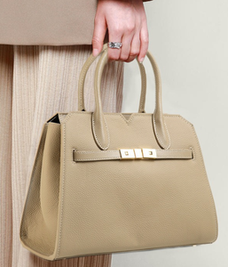 Sac fourre-tout beige en cuir véritable pour femme, sac à main structuré à double poignée avec fermeture éclair, idéal pour le bureau, le quotidien et les voyages - Product Image 3