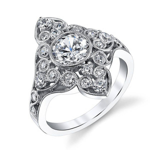 Anello con motivo traforato per donna, elegante gioiello da dito scintillante e alla moda - Product Image 1