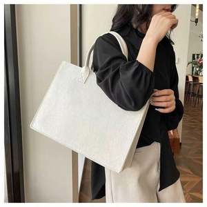 Custom Logo Heavy Duty Eco-Friendly Casual Large Capacity Felt Bag Women Felt Tote Bag Handbags Wool Felt Shopping Bag - Product Image 3