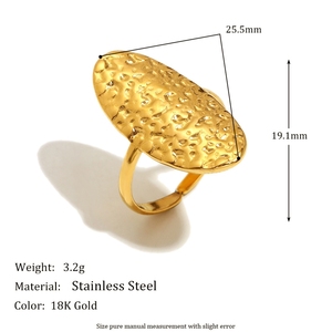 Europeo americano unico motivo <span class=keywords><strong>martellato</strong></span> in acciaio inossidabile placcato oro 18K moda anelli ovale viso O Design per - Product Image 2
