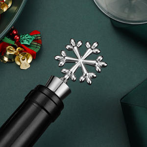 Bouchon de bouteille de vin de Noël créatif, design flocon de neige or argent, logo personnalisé, cadeau en métal élégant pour les occasions festives - Product Image 2