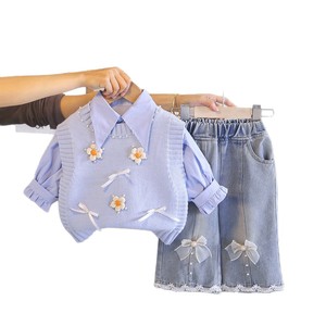 Set Tre Pezzi per Bambine: Gilet in Cotone Floreale, Pantaloni in Denim a Gamba Larga, Primavera/Autunno 2026, Elegante e Confortevole - Product Image 5