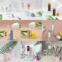 Nouveauté : Tubes de brillant à lèvres carrés personnalisables avec logo, en plastique, avec grand applicateur et boîte