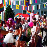All Pride 30 pièces Drapeau arc-en-ciel Bunting Banner 25.9 ft Progress LGBTQ Flag for Gay Pride Sports Events Decoration