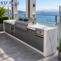 Cuisine BBQ en acier inoxydable avec gril à gaz, fumoir à charbon, tiroirs de rangement et table de préparation pour les rassemblements en plein air