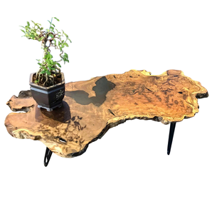 Table basse en bois artistique avec la conception vivante de bord d'époxyde de résine accentuant la taille naturelle de beauté adaptée aux besoins du client - Product Image 1