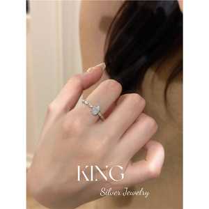 แหวนเงินทรงวงรีประดับเพชรแบบหนามเตยสำหรับผู้หญิง - Product Image 5