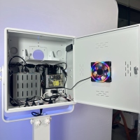 Machine à selfie en métal technologique 15,6 pouces avec écran tactile réglable et bande lumineuse LED pour mariages, fêtes, bars, locations et événements professionnels