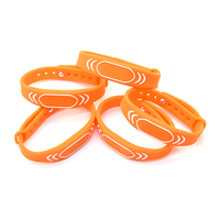 Personnalisation des médias sociaux Partager la bande NFC Bracelet NFC noir Passif mince Silicone pour les événements Bracelet RFID