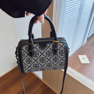 Sac à main pour femme, nouveau style 2026, en matériau PU. Avec un design à motifs géométriques. - Product Image 4