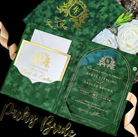 Invitations de mariage en acrylique feuille d'or vintage à couverture rigide en velours vert émeraude avec invitations de poche de luxe avec RSVP doublé