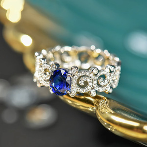 Anello Traforato a Foglia con Gemma Blu per Donne, Elegante Gioiello da Dito alla Moda - Product Image 1