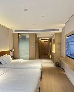 Meubles d'hôtel et d'appartement sur mesure, bureau intégré, meuble TV, armoire murale, ensemble complet - Product Image 6